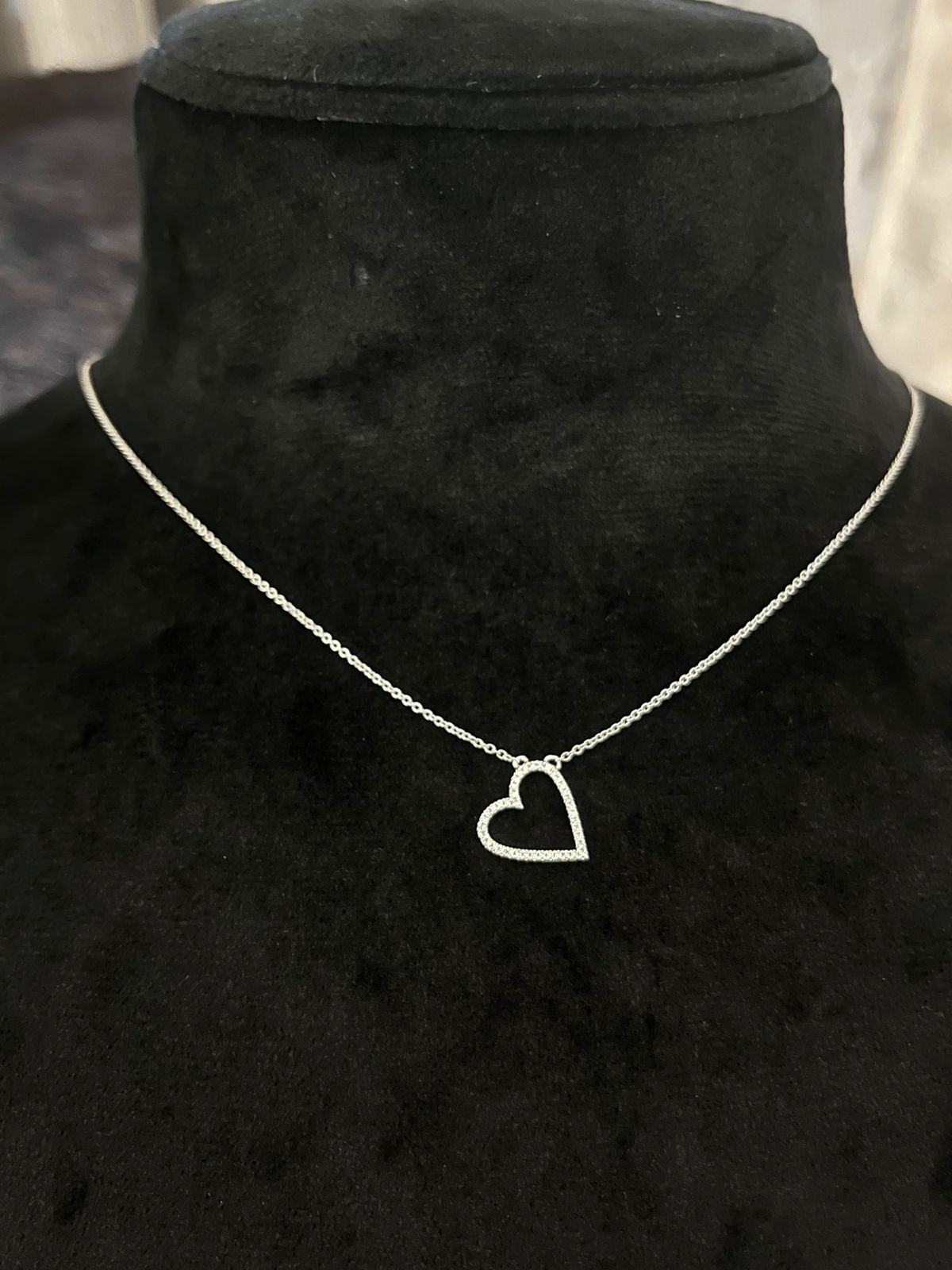 Outline Heart Diamond Necklace